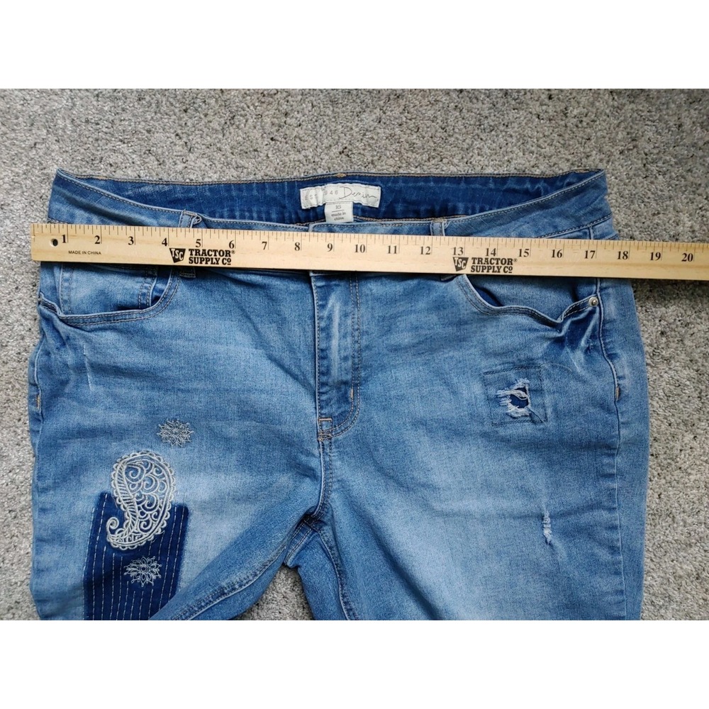 Cato Capri Patchwork Embroidered Denim Crop 16W Mid Boho Straight Leg Distressed - Picture 4 of 7